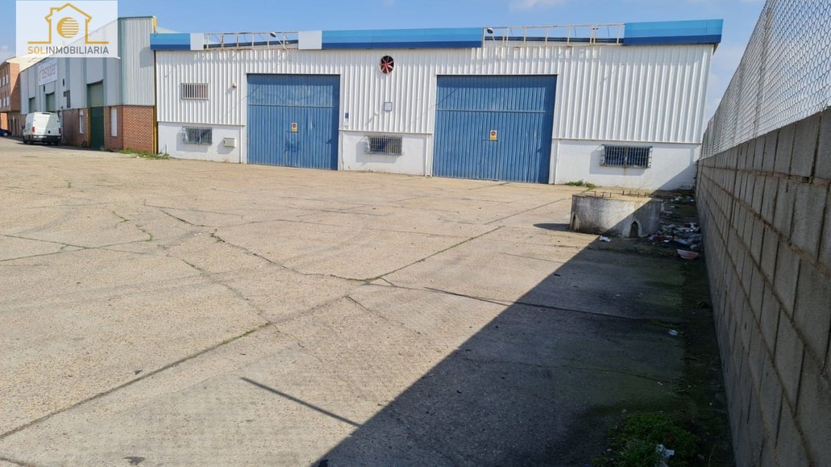 VENTA DE NAVE CON PARCELA