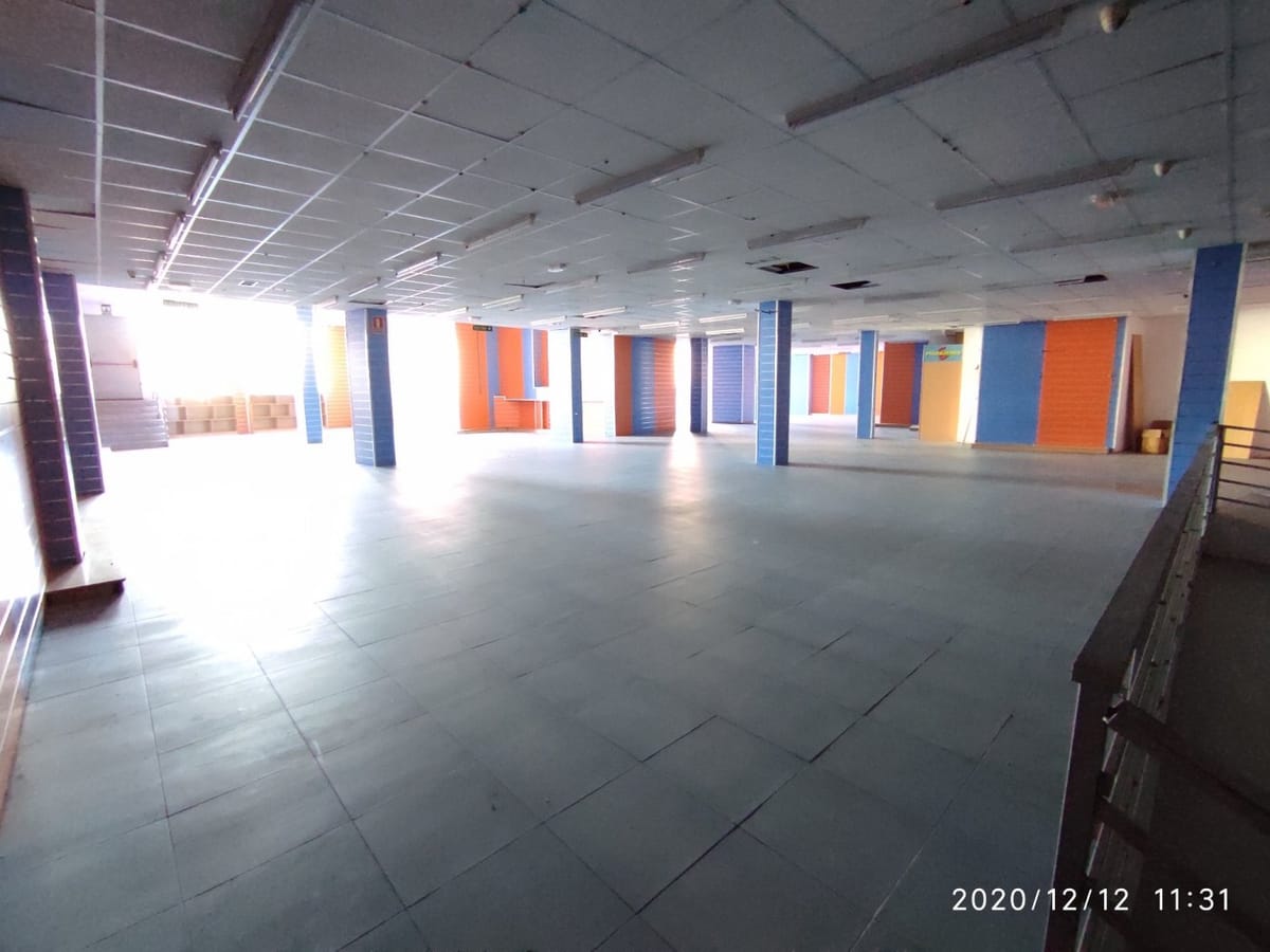 Local Comercial 1000m2 Puente Castro