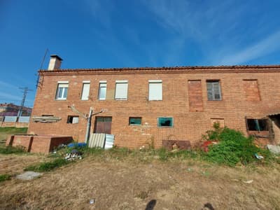 CASA CON TERRENO de 1700 m2 en Trobajo del Camino