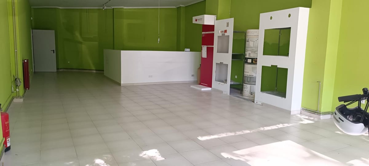 OPORTUNIDAD: LOCAL AVENIDA FACULTAD VETERINARIA 49
