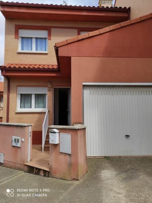 CHALET PAREADO en VALENCIA DE DON JUAN