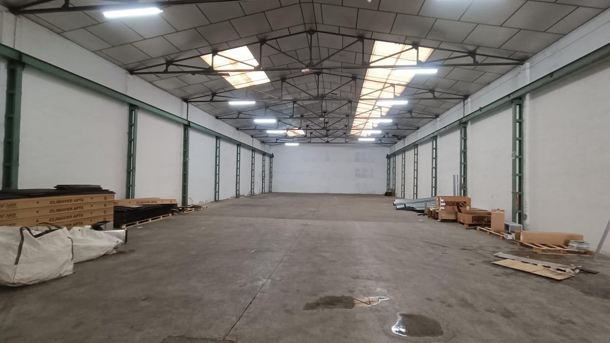 NAVE EN EL POLIGONO INDUSTRIAL DE VILLACEDRÉ