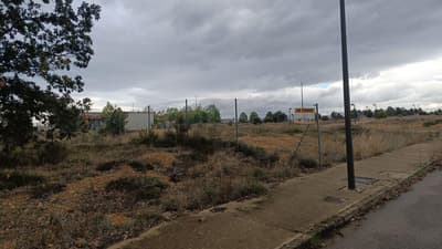 Descripción de parcelas urbanas en urbanización Estrella de Izar