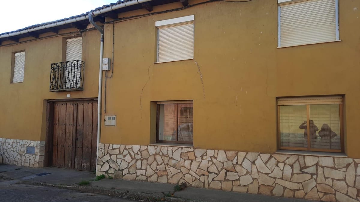 CASA PARA REFORMAR EN SANTOVENIA DEL MONTE (LEON)