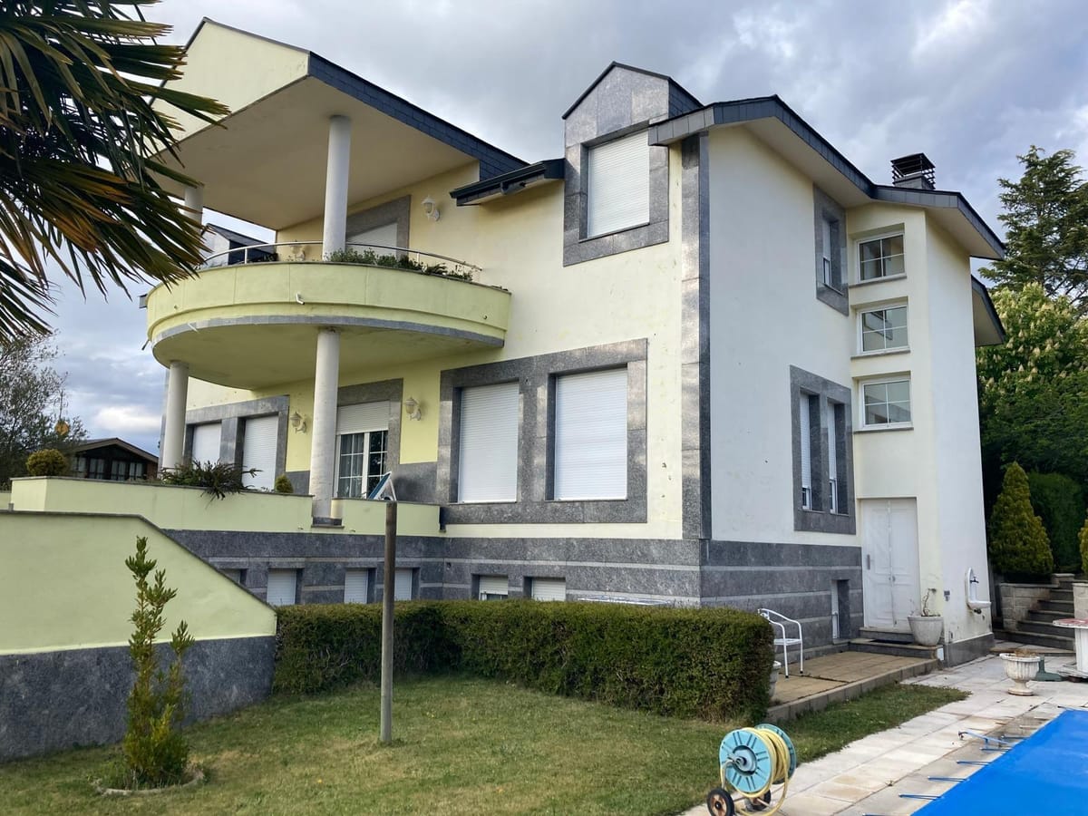 CHALET DE LUJO EN LAS LOMAS