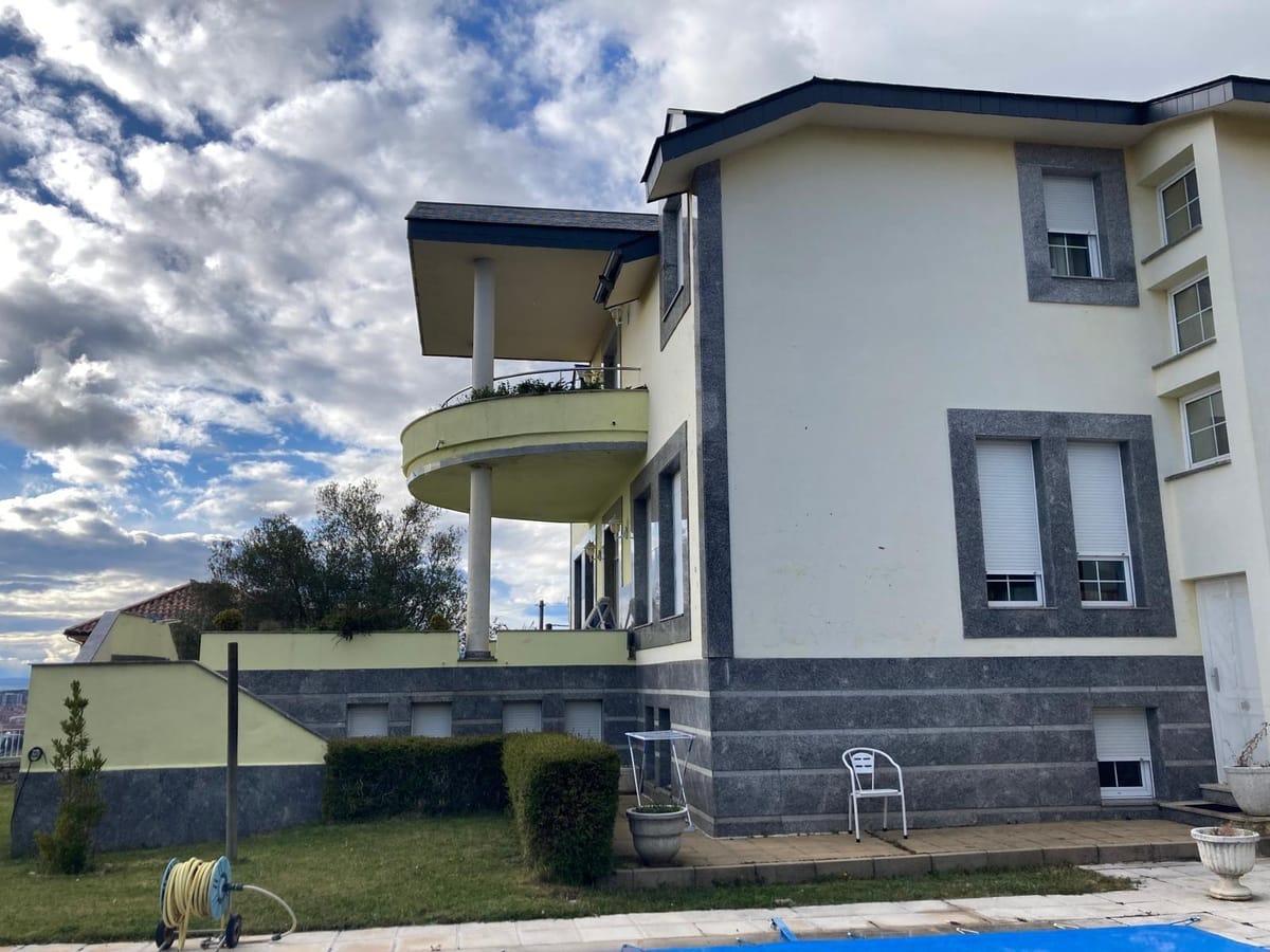 CHALET DE LUJO EN LAS LOMAS
