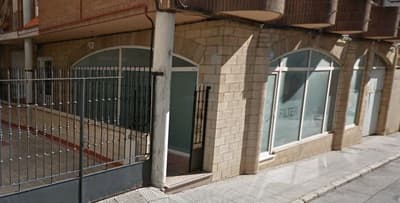 SE ALQUILA LOCAL EN PUENTE CASTRO