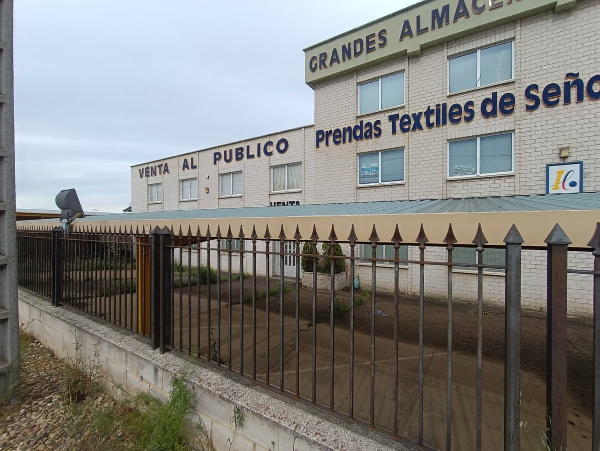 Nave industrial en Onzonilla actualmente arrendada. Inversores rentabilidad.
