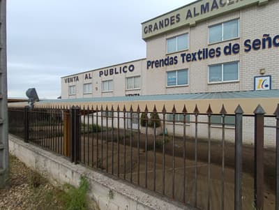Nave industrial en Onzonilla actualmente arrendada. Inversores rentabilidad.