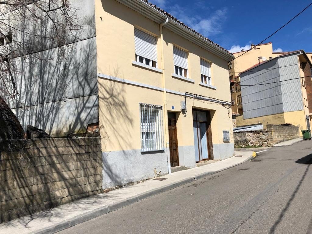 Vivienda unifamiliar en el centro de Cistierna.