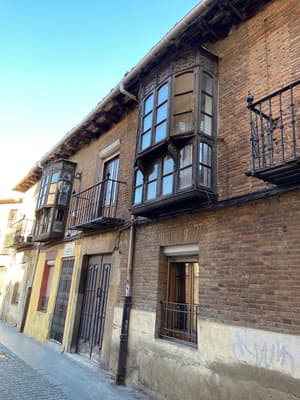 ¡OPORTUNIDAD INVERSORES! ESTUPENDO EDIFICIO EN EL CASCO ANTIGUO.