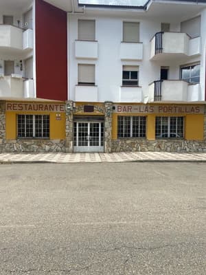 RESTAURANTE Y PISO EN MATALLANA DE TORÍO.