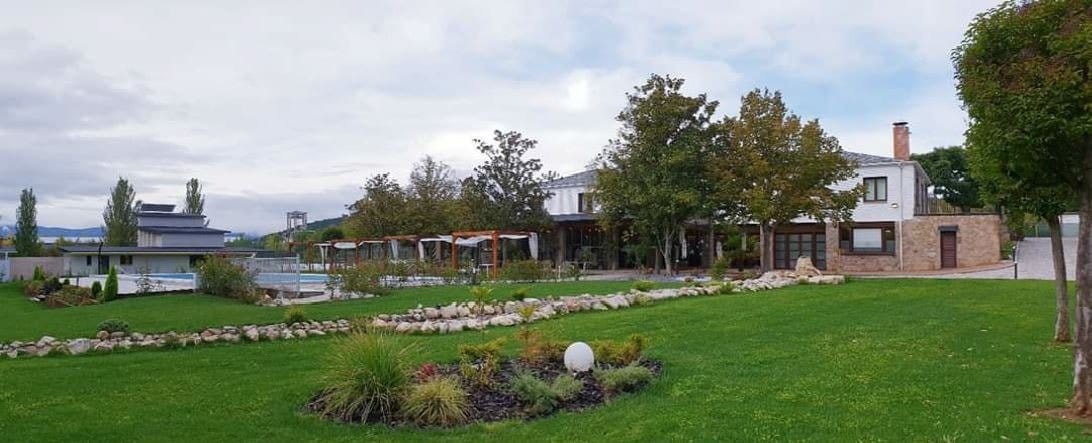 CASA CON TERRENO DE LUJO