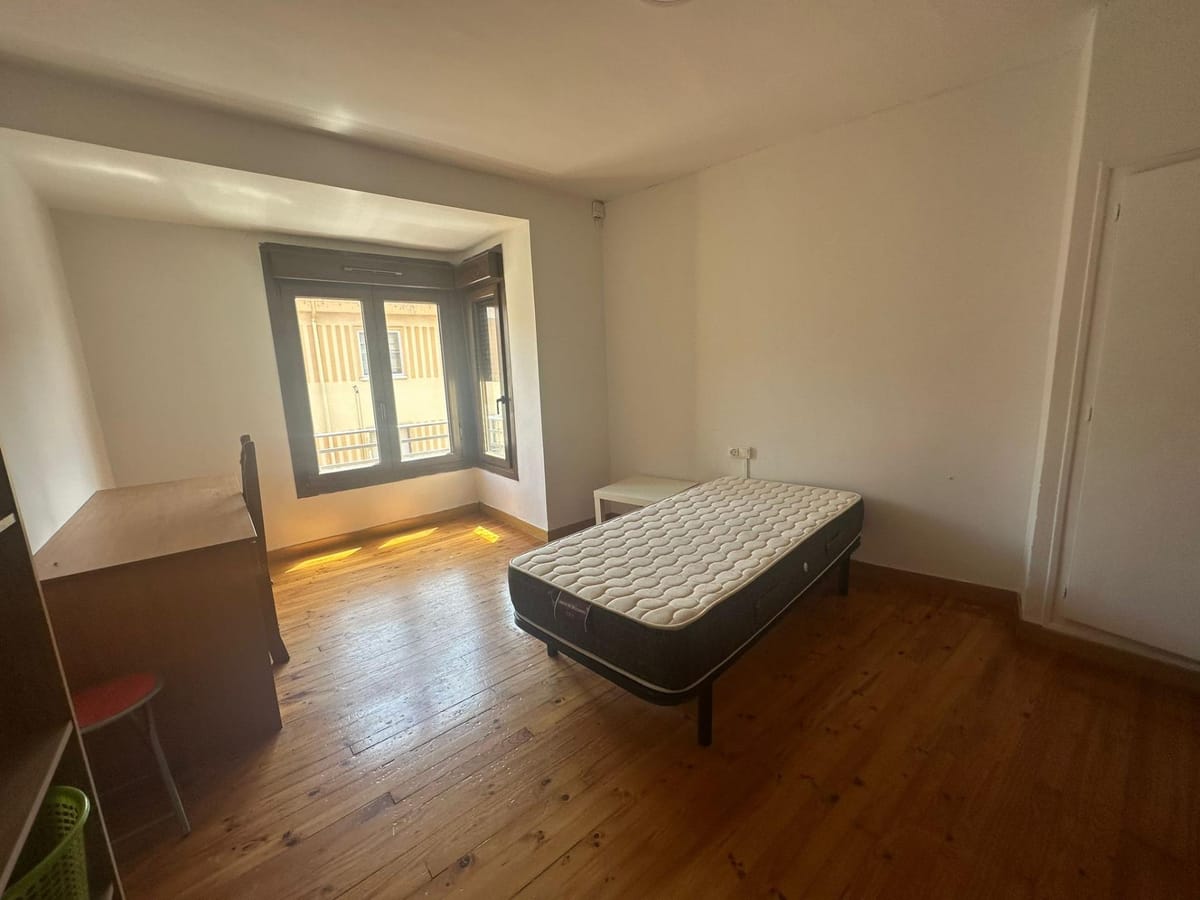 PISO DE 5 HABITACIONES EN EL EJIDO (LEON)