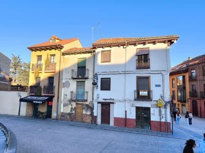EDIFICIO PARA REFORMAR EN FRENTE A LA CATEDRAL DE LEON