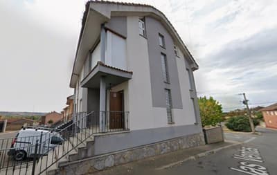 CHALET PAREADO EN POBLADURA DE BERNESGA (LEÓN)