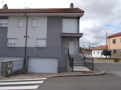 CHALET PAREADO EN POBLADURA DE BERNESGA (LEÓN)