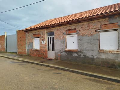 En venta casa en la Bañeza
