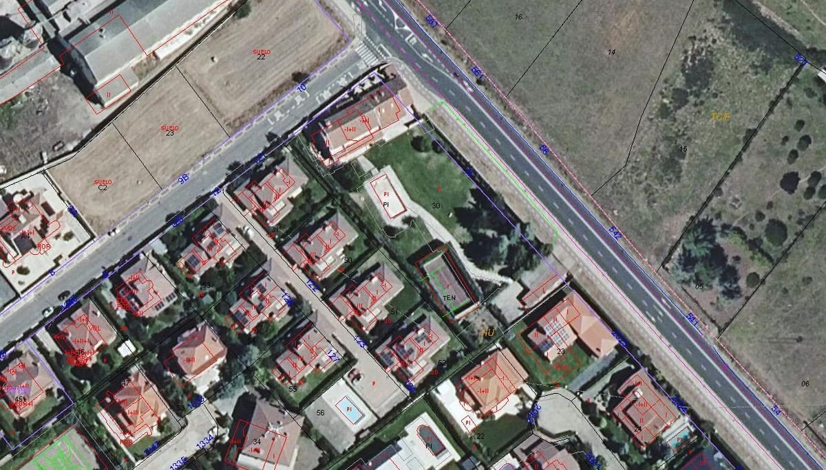 CASA CON SOLAR EN VENTA EN ERAS DE RENUEVA (LEON)