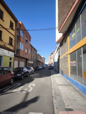 LOCAL Y PISO EN CALLE SAN ROQUE ZONA DE MICHAISA (LEON)