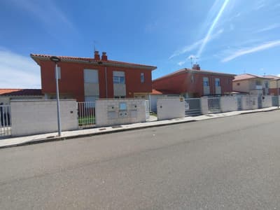 CHALET PAREADO EN CEMBRANOS (LEON)