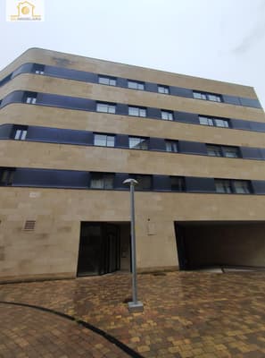 PISO EN EL CENTRO DE LEÓN CON GARAJE  Y TRASTERO