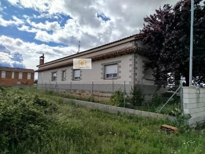 ¡Oportunidad! Amplia vivienda en Quintana del Marco, León
