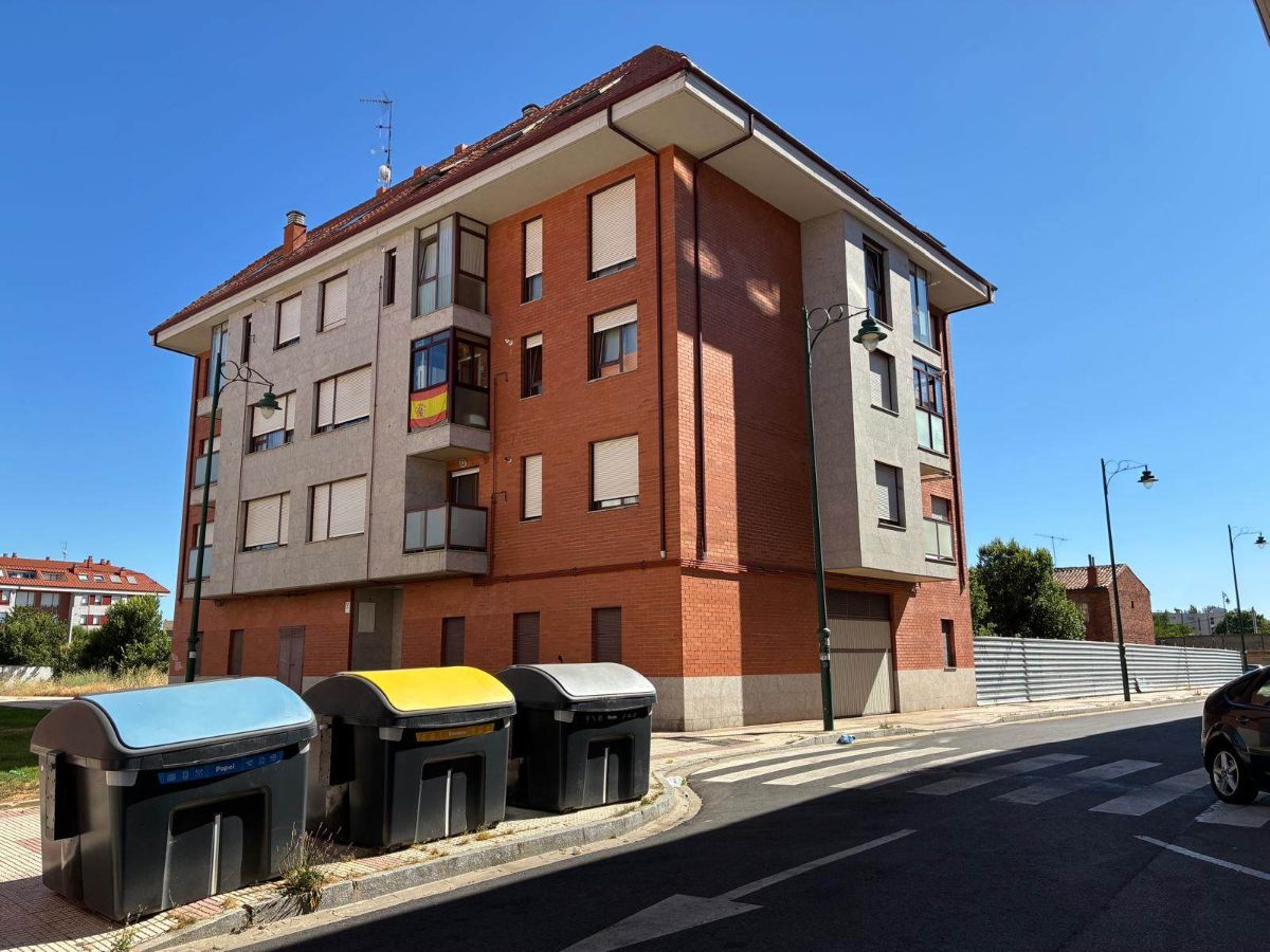 ¡OPORTUNIDAD! Precioso dúplex exterior en C/ Mastín Leonés