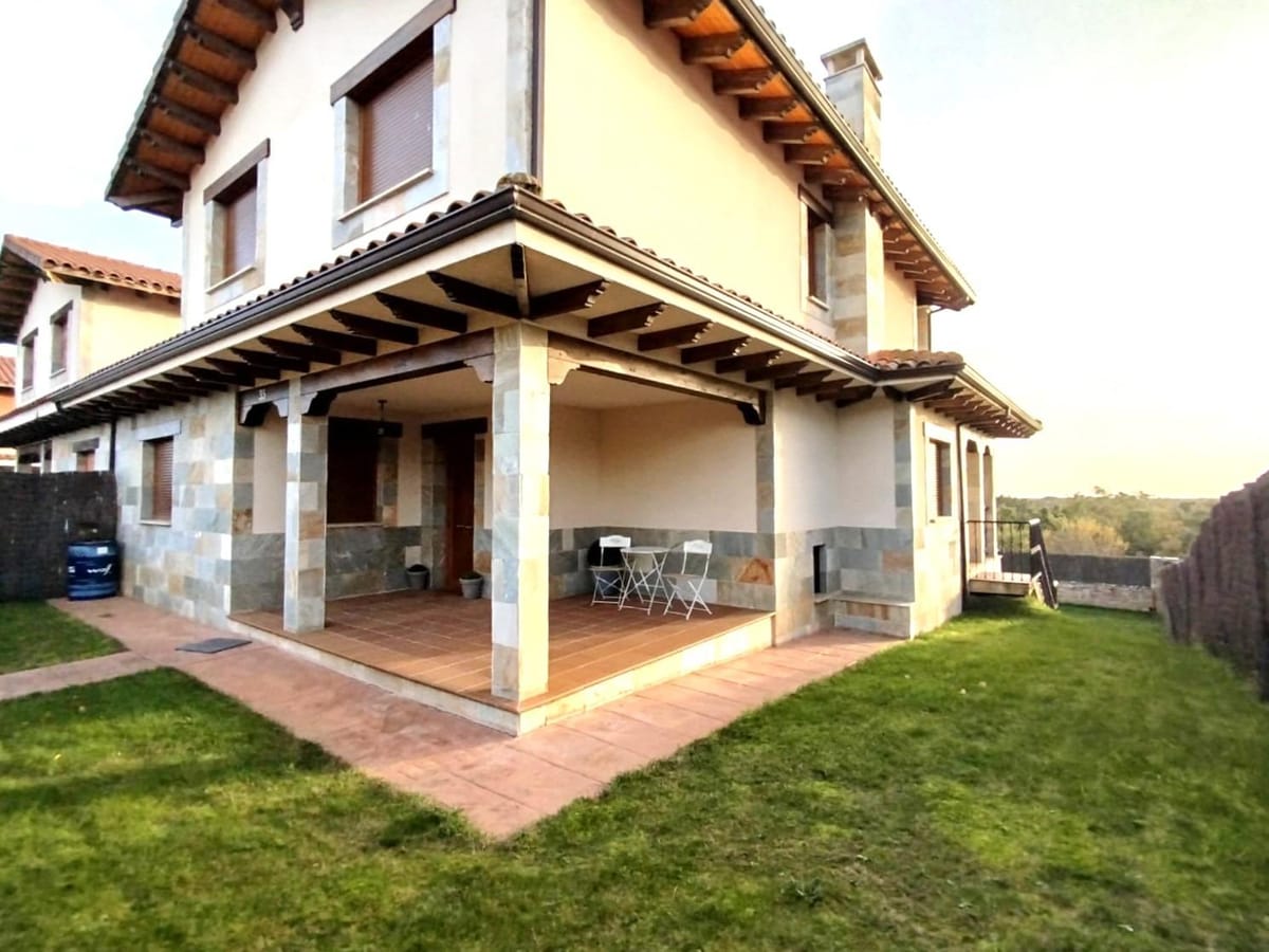 CHALET PAREADO EN CAMPO DE GOLF DE VALVERDE DE LA VIRGEN (LEON)