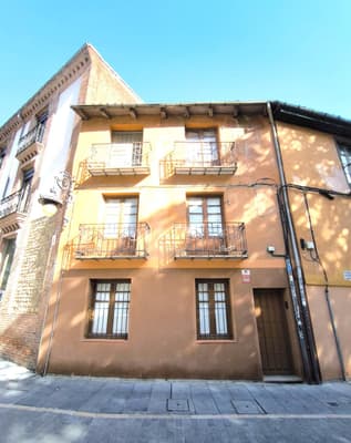 Casa frente a la Catedral