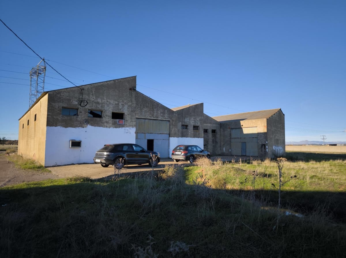 Nave en la zona de Leclerc