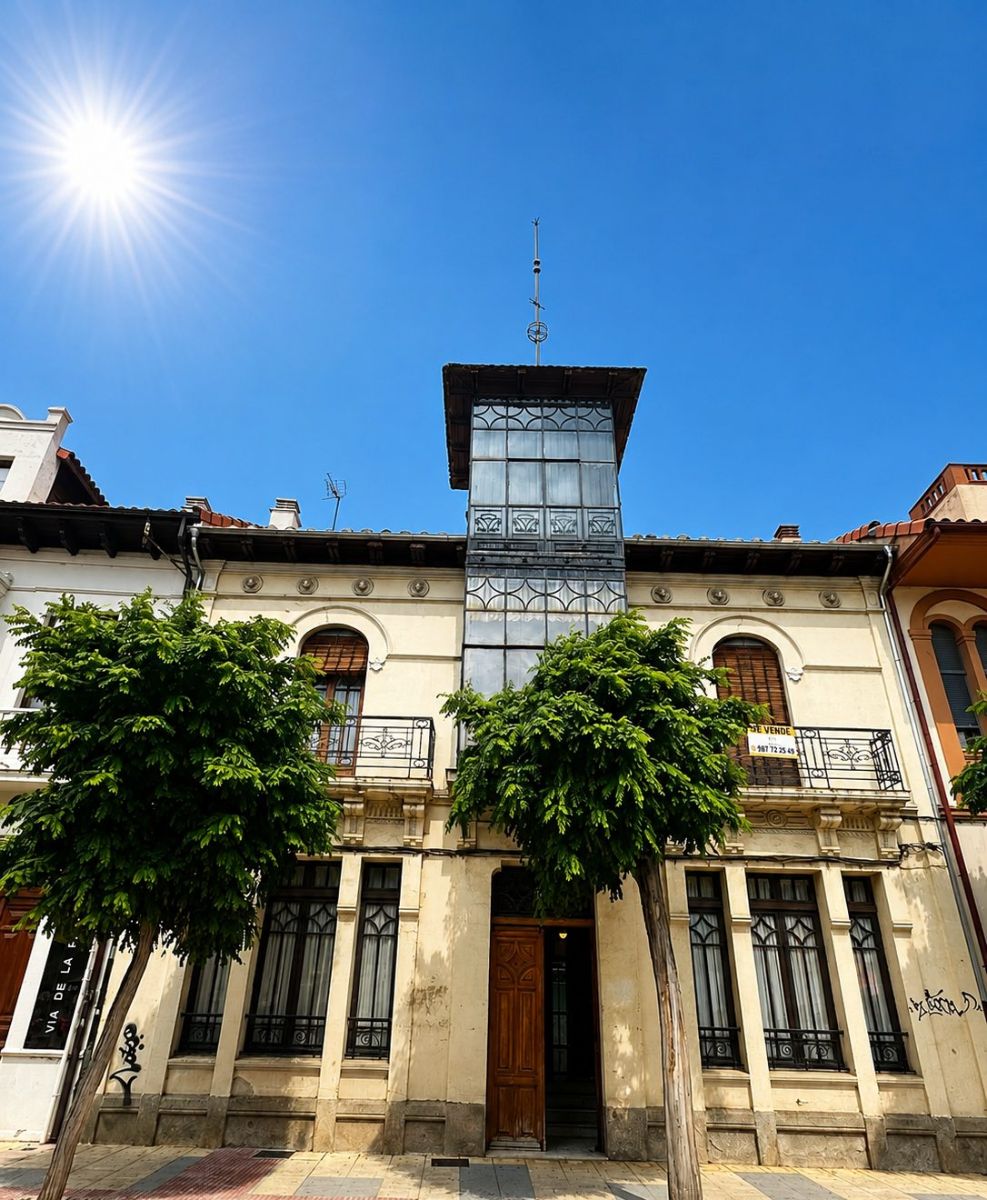 Casa contemporánea única con dos viviendas independientes y patio central