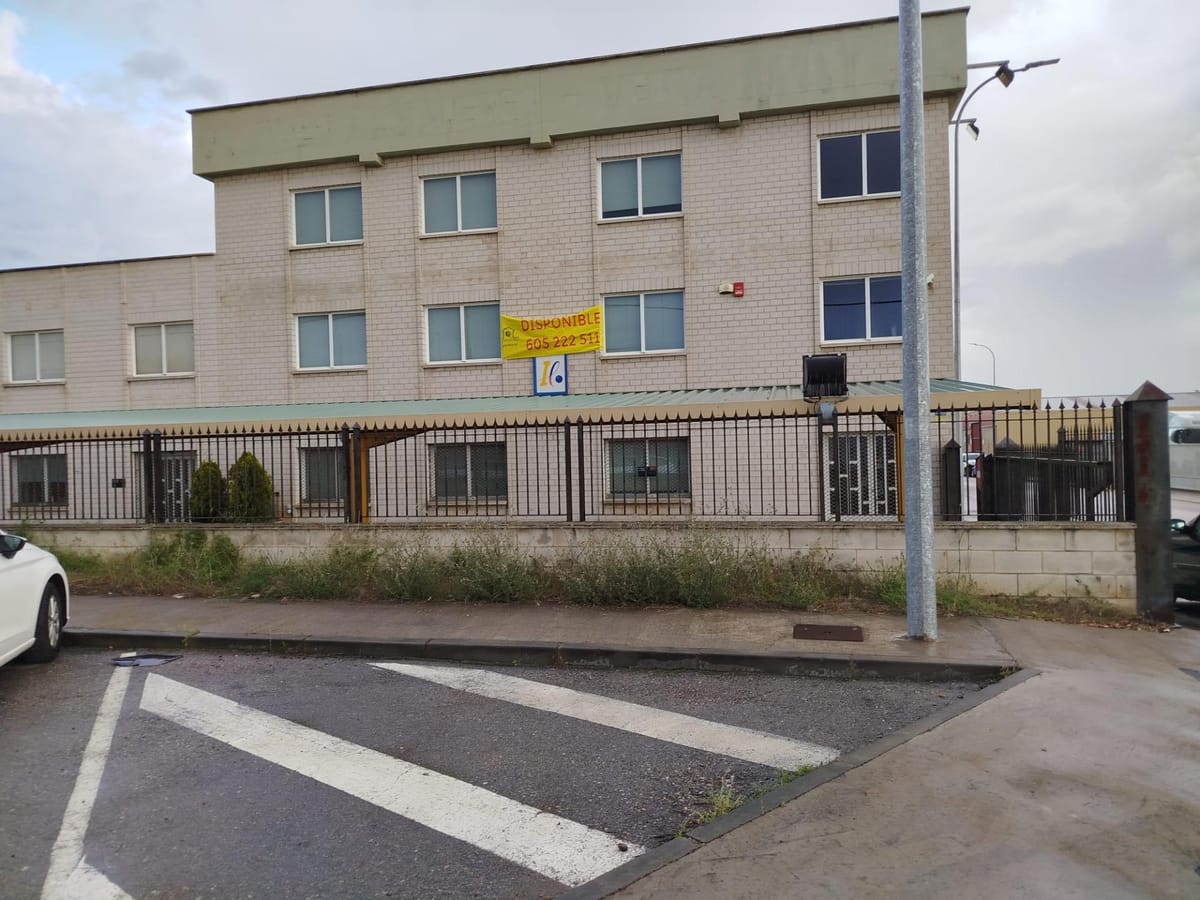 Nave industrial en Onzonilla actualmente arrendada. Inversores rentabilidad.