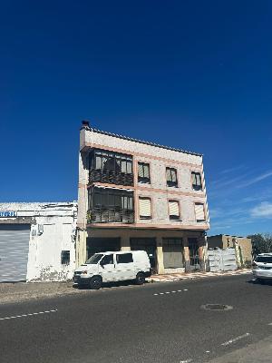 EDIFICIO EN TROBAJO DEL CAMINO