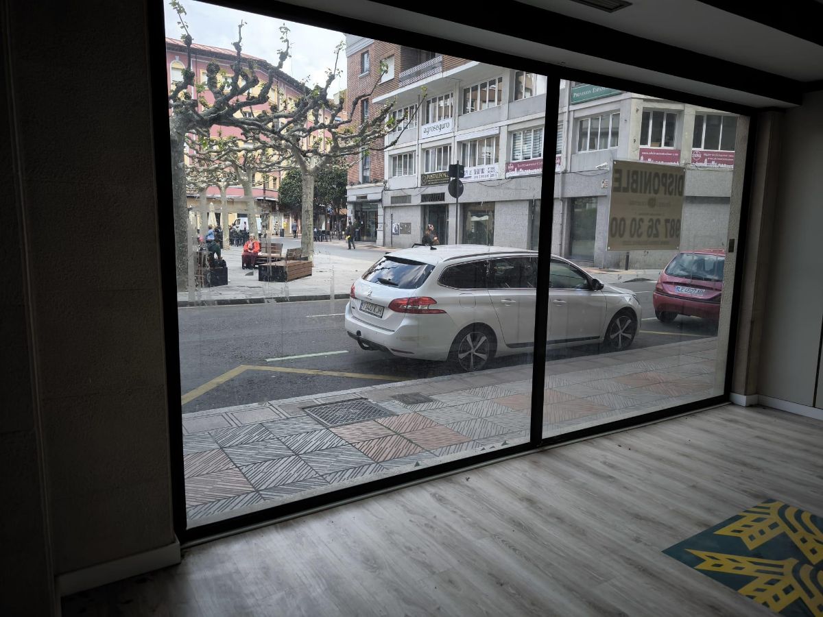 Local Comercial en Plaza Cortes Leonesas (Centro)