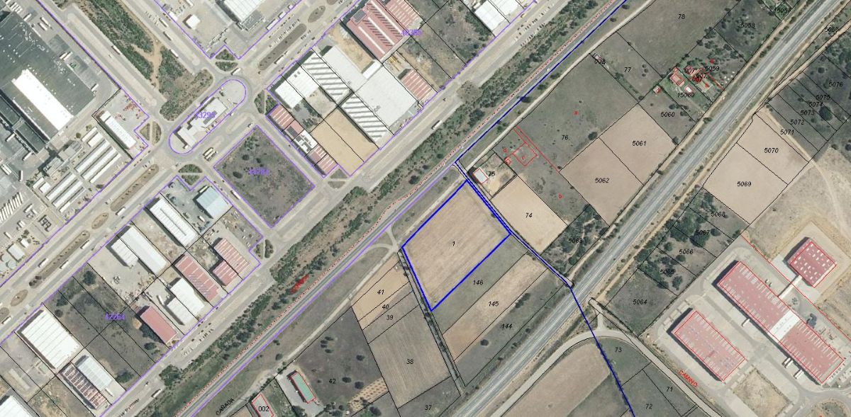 Terreno uso agrario de 15.187 m2 junto al polígono industrial de Villadangos