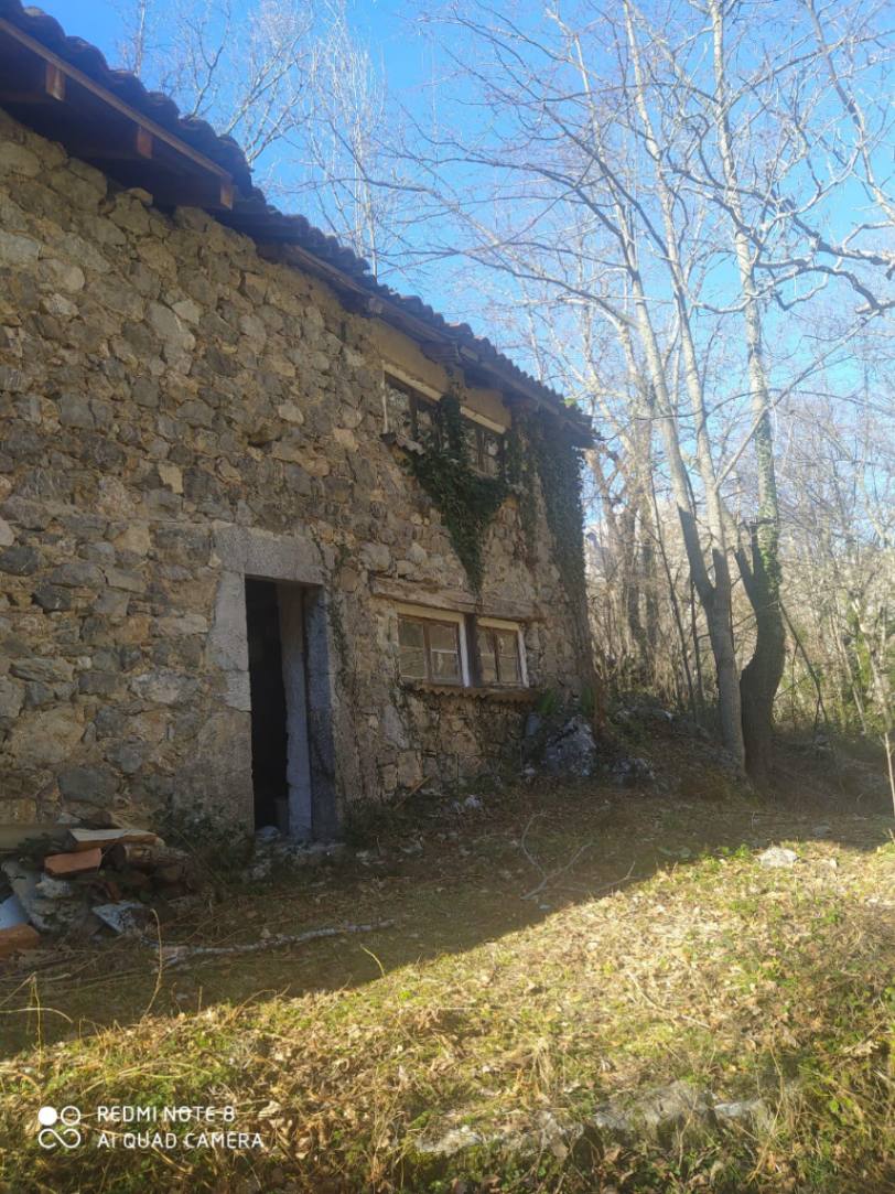 Cabaña - refugio de piedra  en Caín de Valdeón (León)