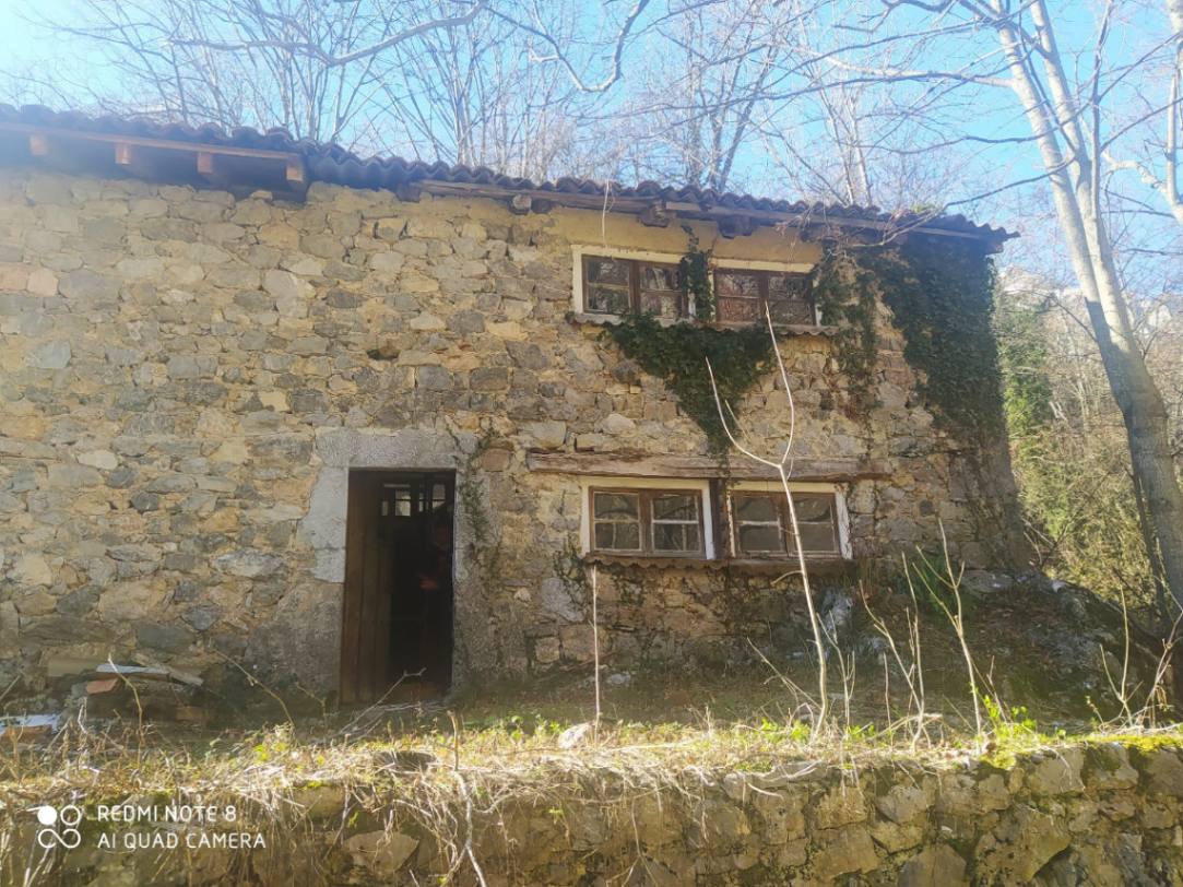 Cabaña - refugio de piedra  en Caín de Valdeón (León)