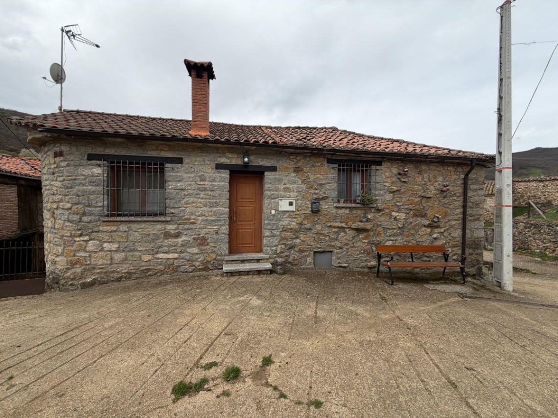 CASA EN PORTILLA DE LUNA (LEON)