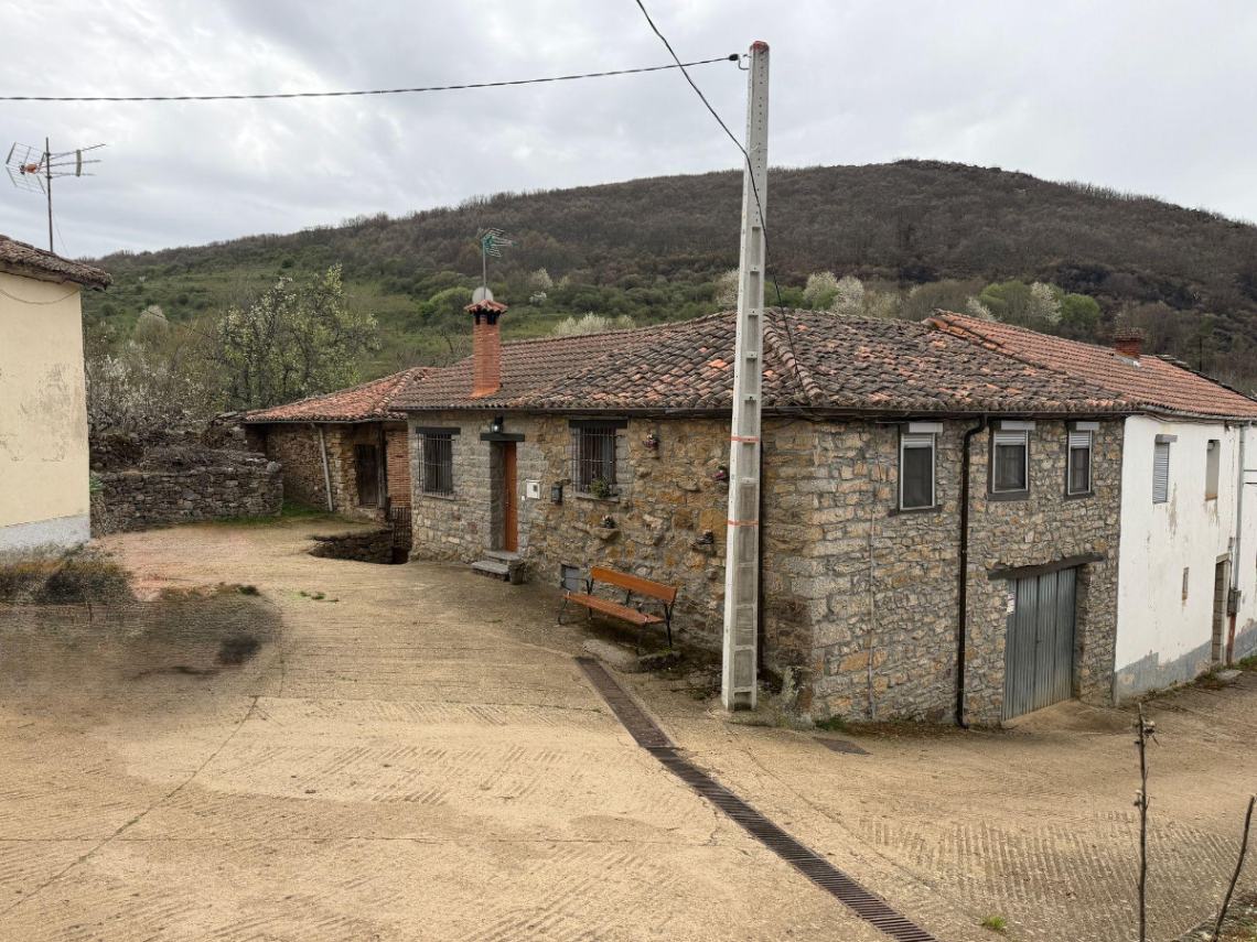 CASA EN PORTILLA DE LUNA (LEON)