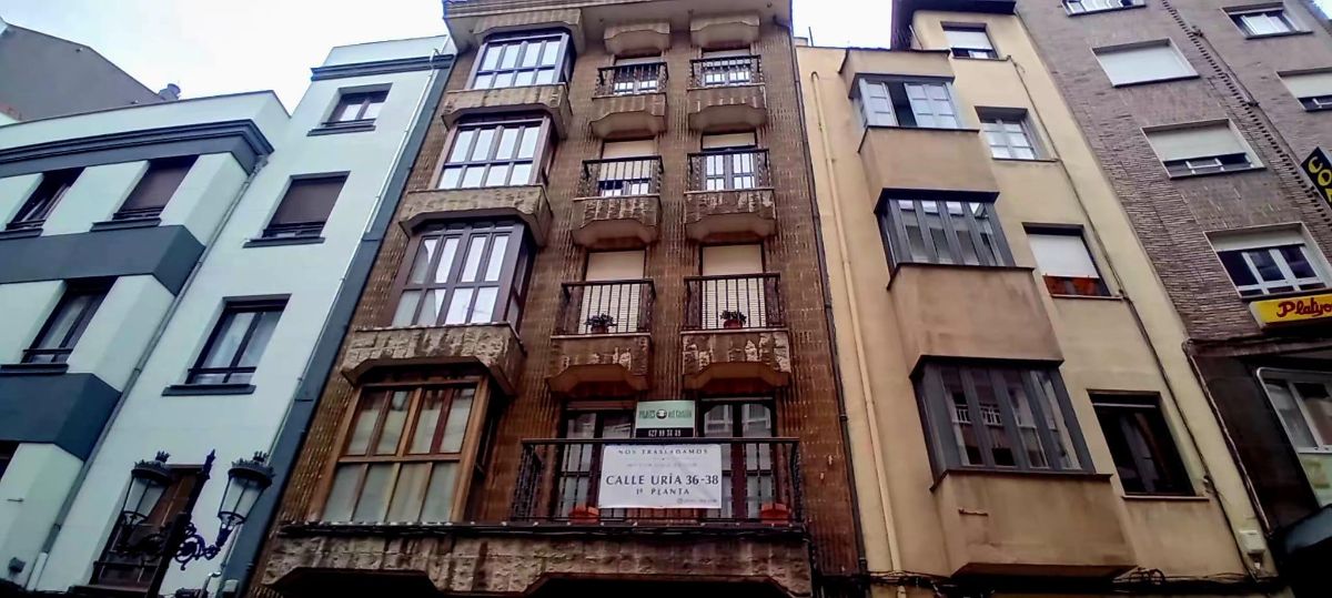 VENTA DE PLANTA ENTERA DE OFICINA EN EL CENTRO DE OVIEDO ( CON POSIBILIDAD DE CAMBIO DE USO A VIVIENDA)
