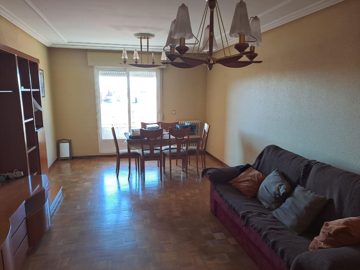 Piso en la Bañeza muy luminoso , en venta.