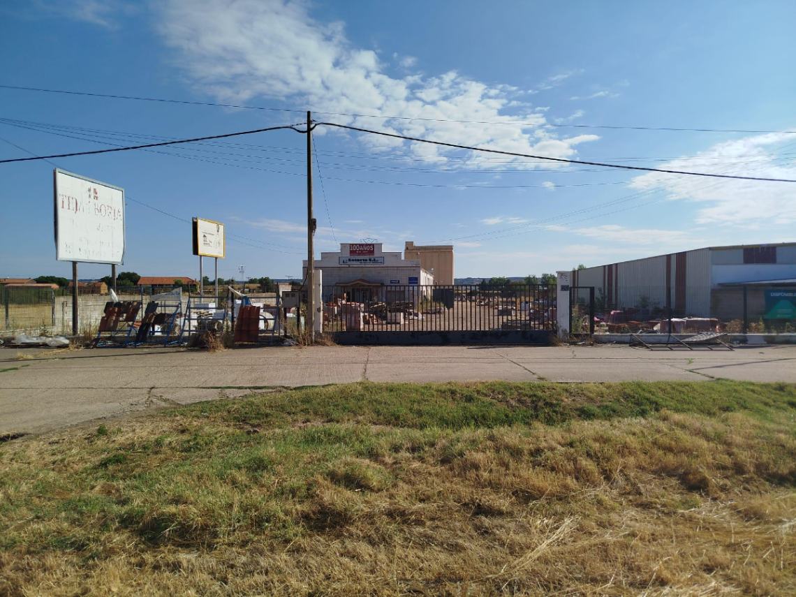 Venta de Nave en carretera León - Astorga,