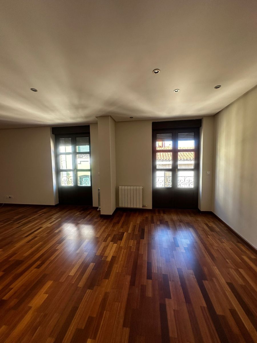 DUPLEX CON GARAJE Y TRASTERO EN ZONA CALLE ANCHA (LEON)