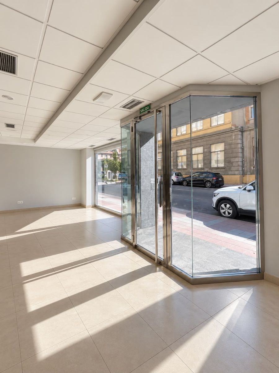 LOCAL COMERCIAL CON AMPLIO ESCAPARATE