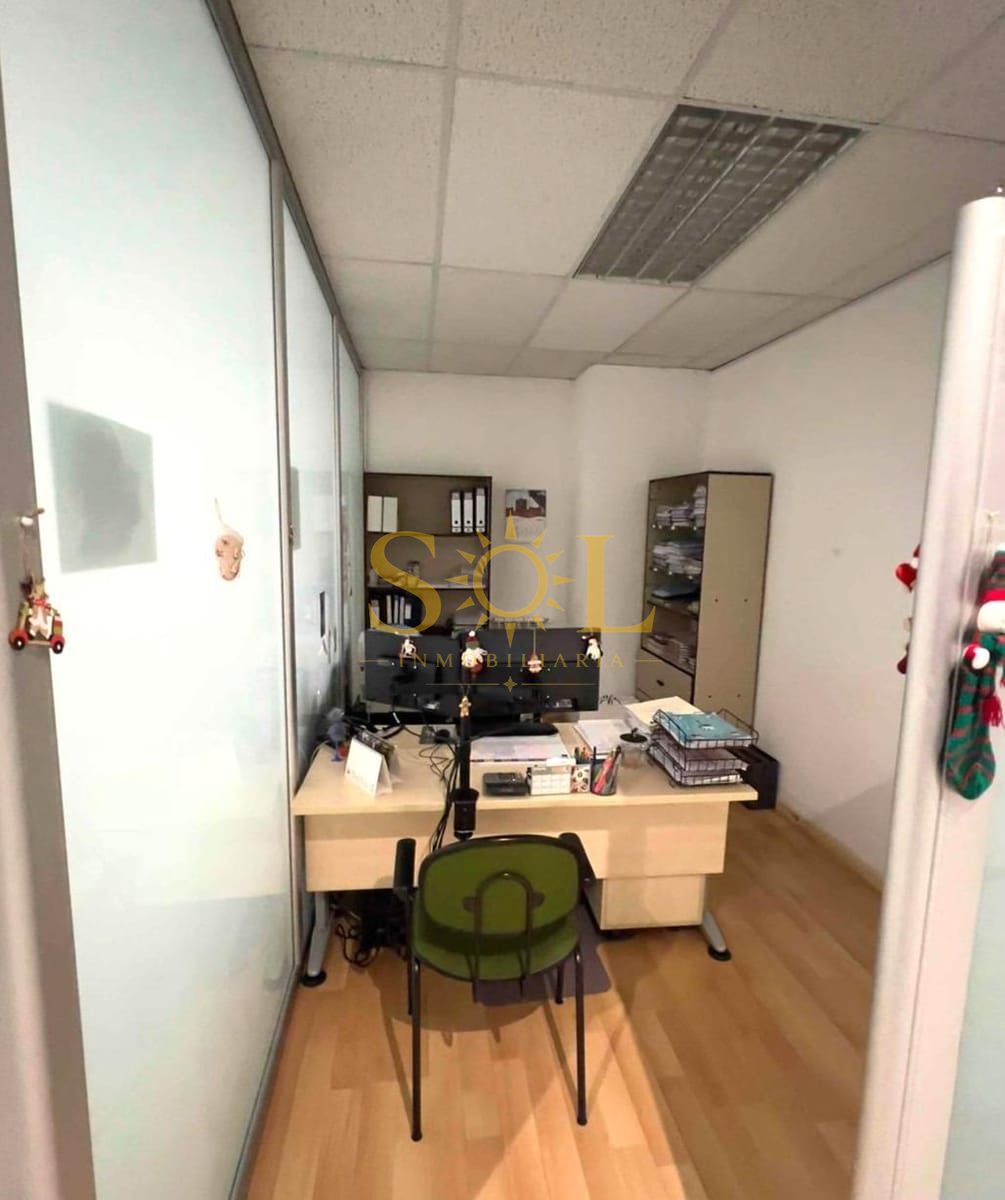 Oportunidad de Inversión: Oficinas en Zona Comercial de León - Foto 13
