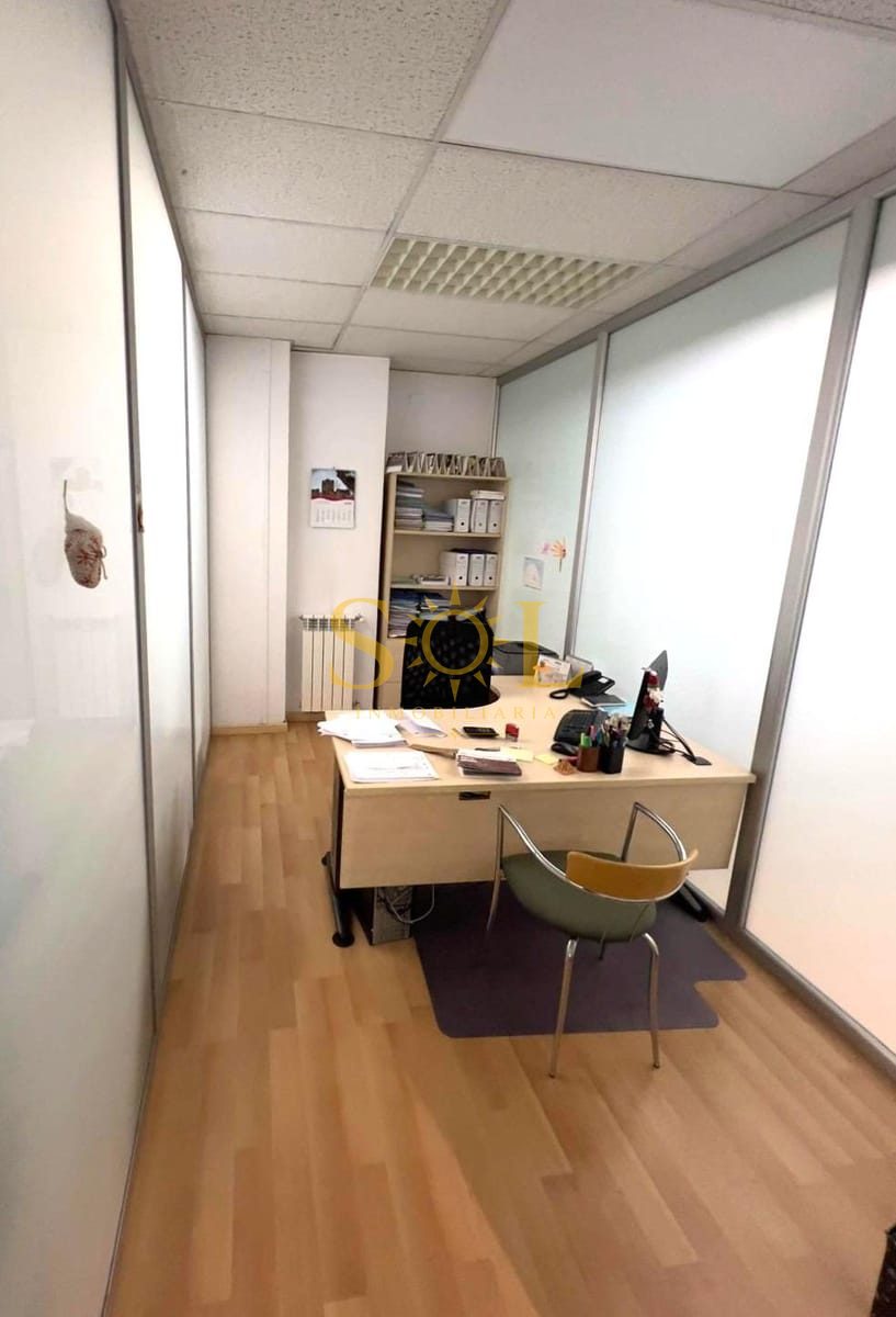 Oportunidad de Inversión: Oficinas en Zona Comercial de León - Foto 16