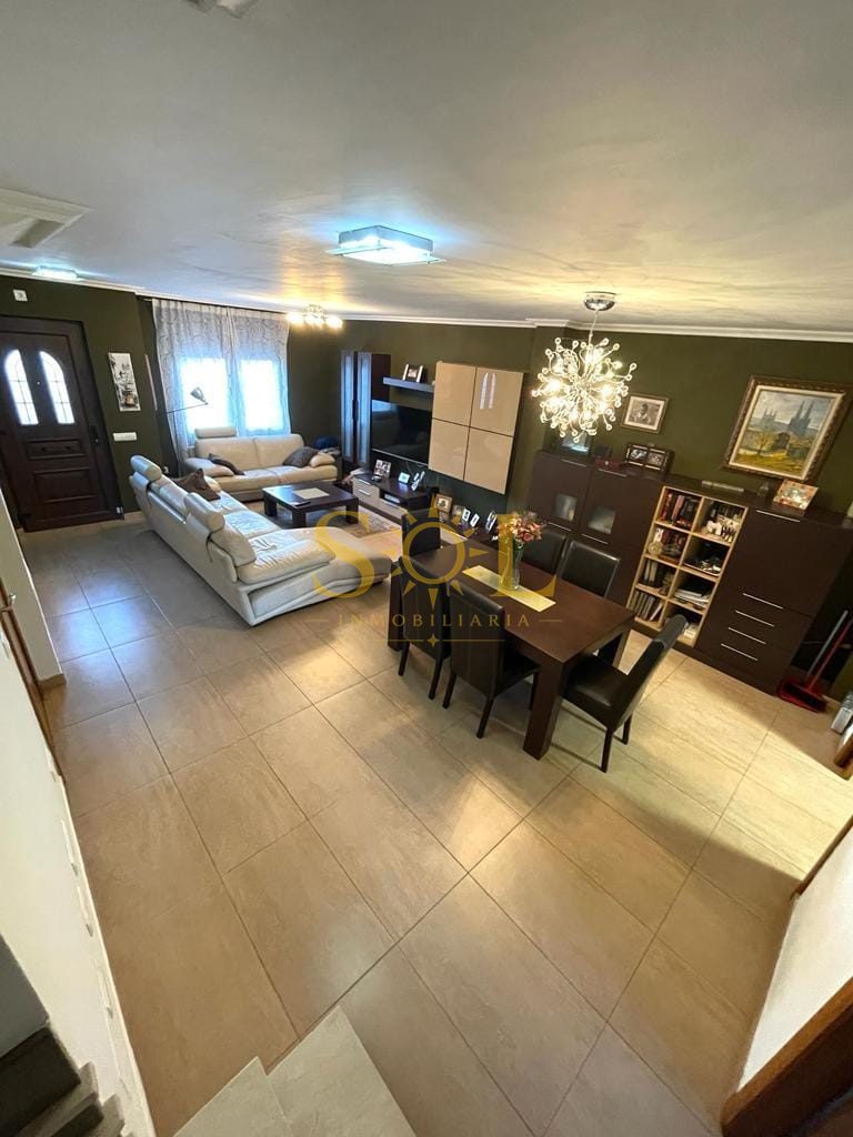 CHALET ADOSADO en SARIEGOS - Foto 3