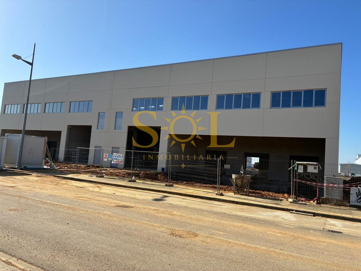 Nave Industrial a Estrenar en Alquiler – Con Muelles de Carga y Patio Trasero - Foto 10
