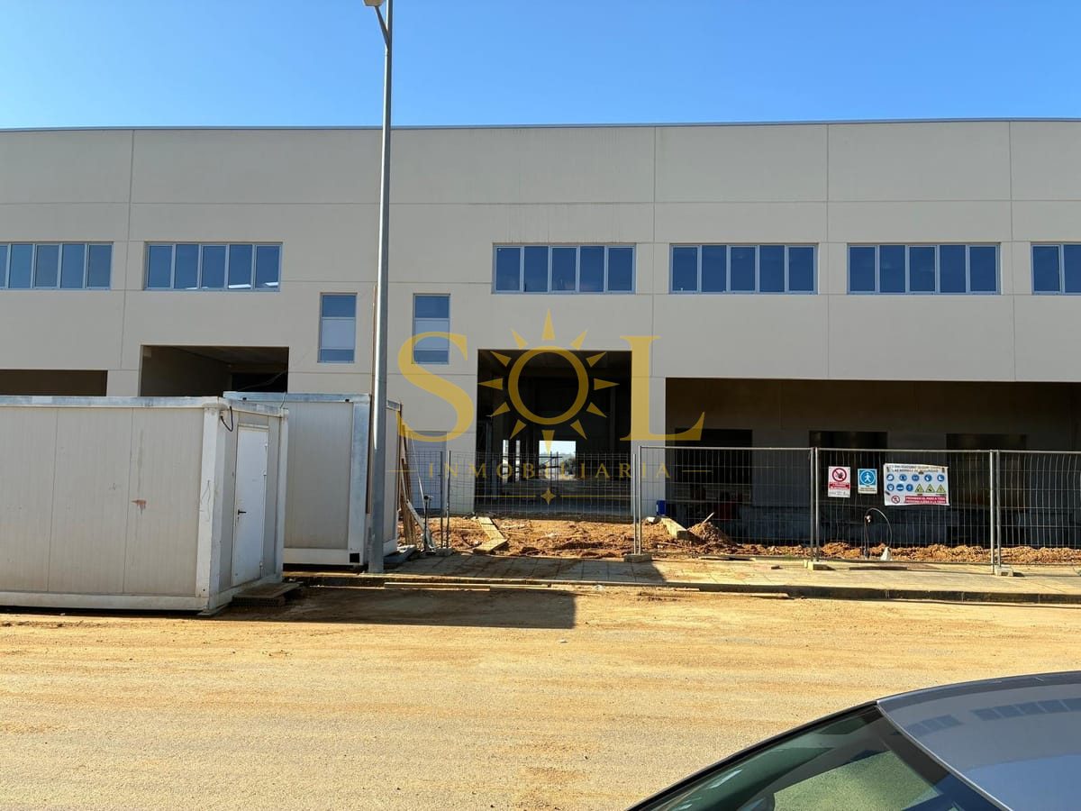 Nave Industrial a Estrenar en Alquiler – Con Muelles de Carga y Patio Trasero - Foto 12